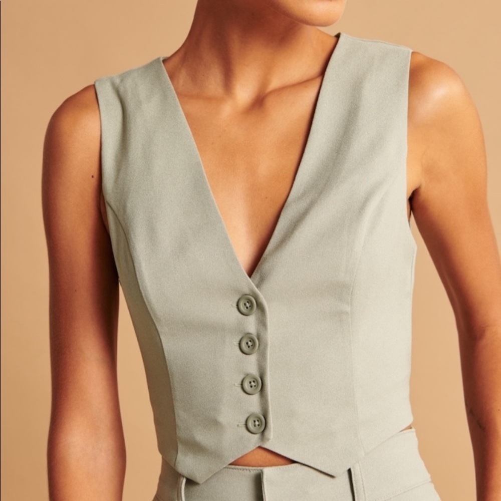 A&F Tailored Vest Set Top light green with tags